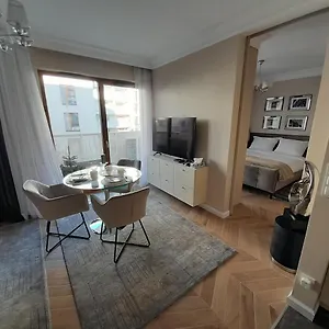 beige-mood-citi-apartment.hotelswroclaw.com/
