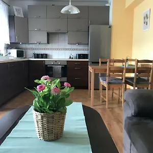 warszawa-2-pokoje-balkon-blisko-centrum-onkologii-novum-wifi.warsawhotelspoland.com/